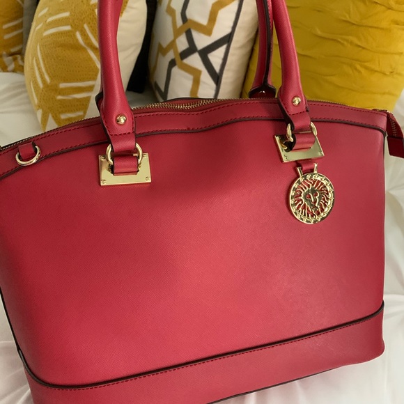 EXCELLENT -LIKE NEW pre-owned Anne Klein purse. - Picture 1 of 5